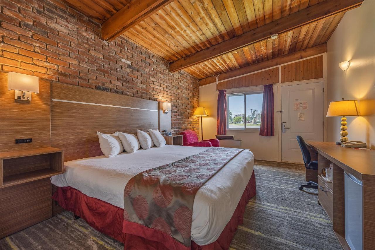 Ramada By Wyndham 1000 Islands Gananoque Exterior foto