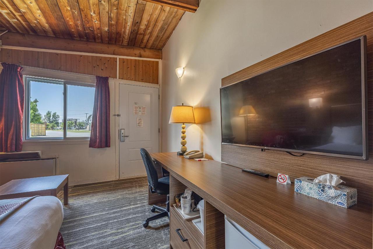 Ramada By Wyndham 1000 Islands Gananoque Exterior foto