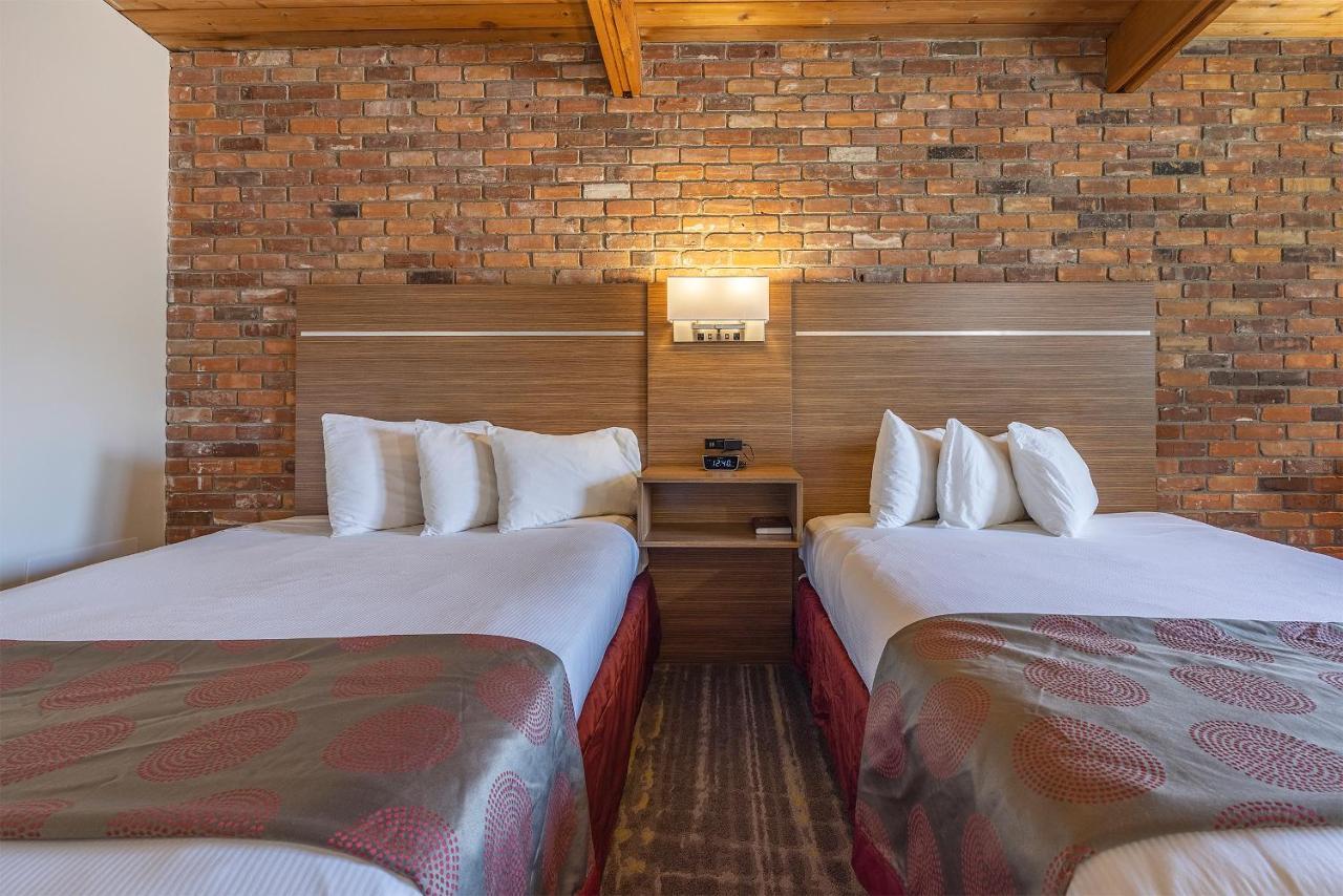 Ramada By Wyndham 1000 Islands Gananoque Exterior foto