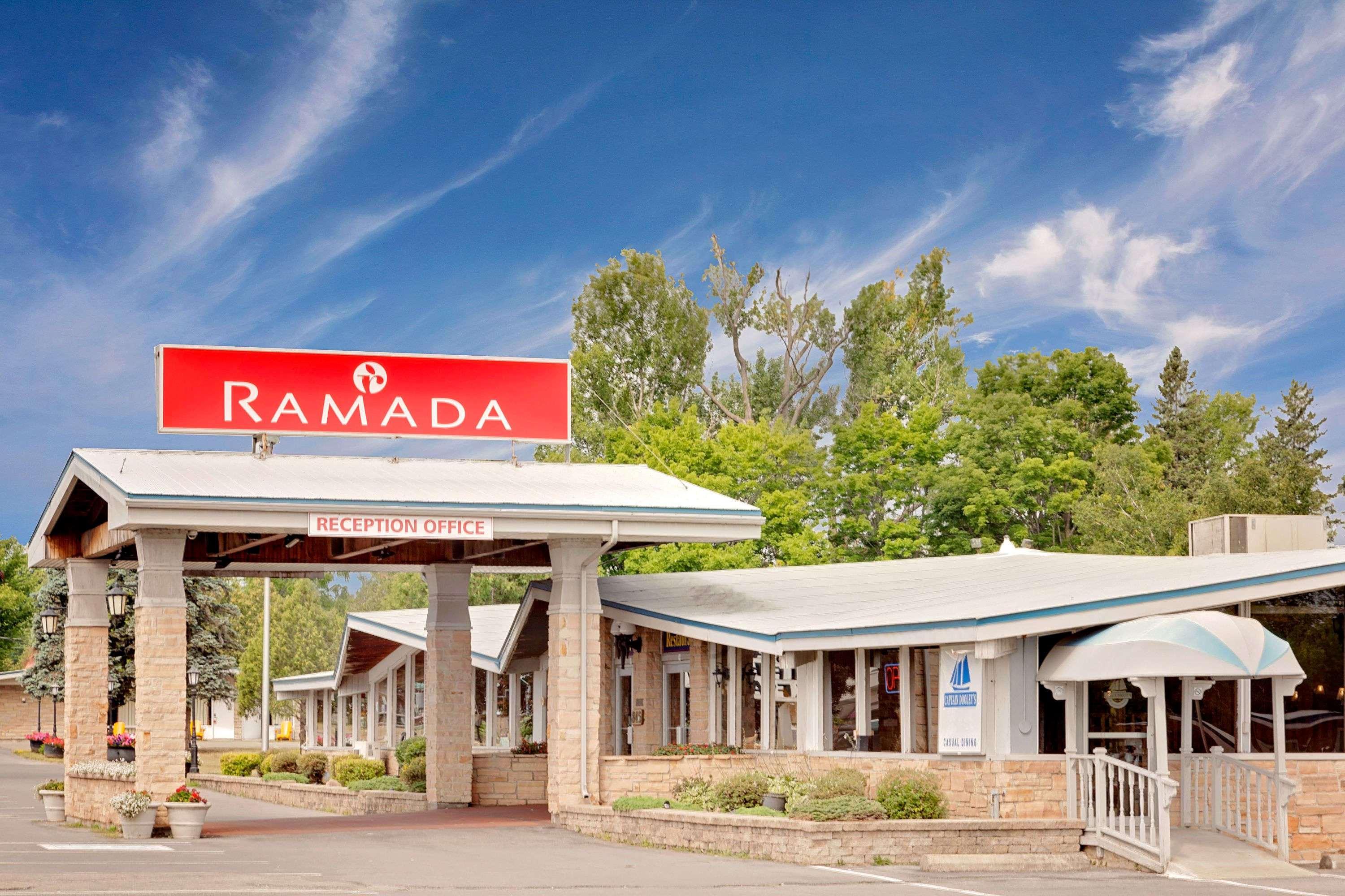 Ramada By Wyndham 1000 Islands Gananoque Exterior foto