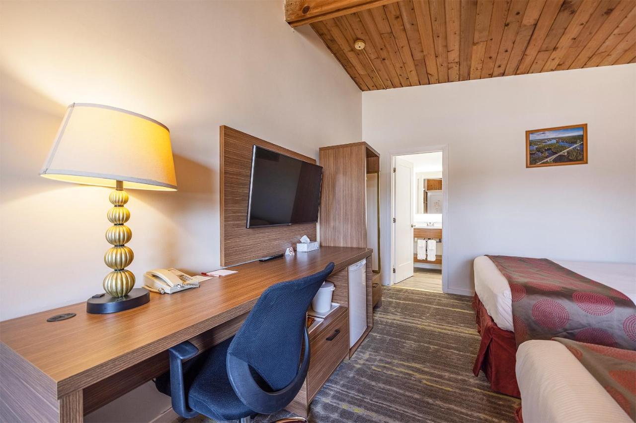 Ramada By Wyndham 1000 Islands Gananoque Exterior foto