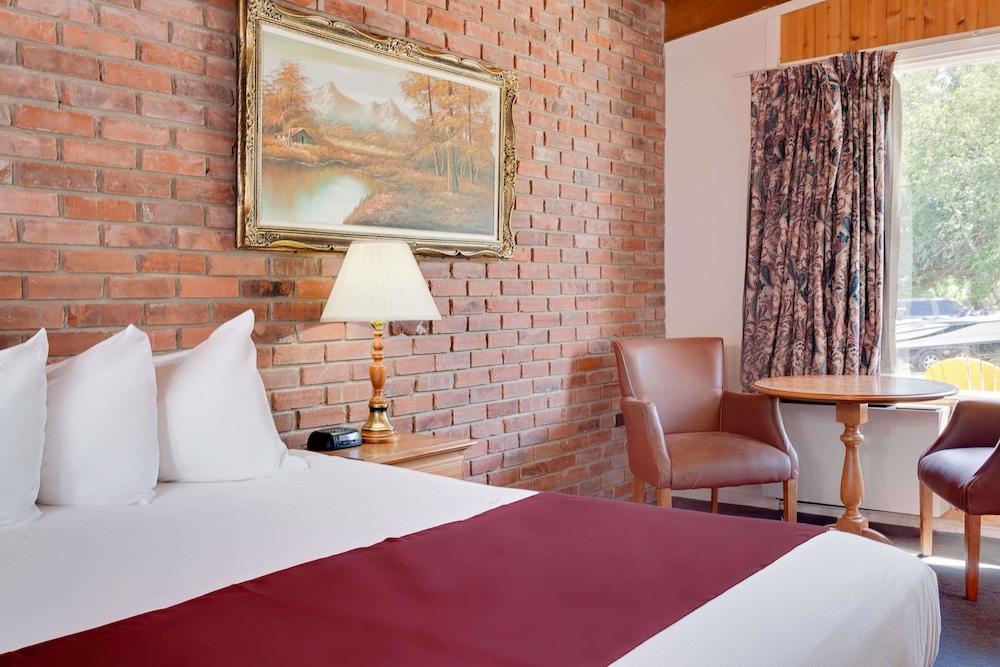 Ramada By Wyndham 1000 Islands Gananoque Exterior foto